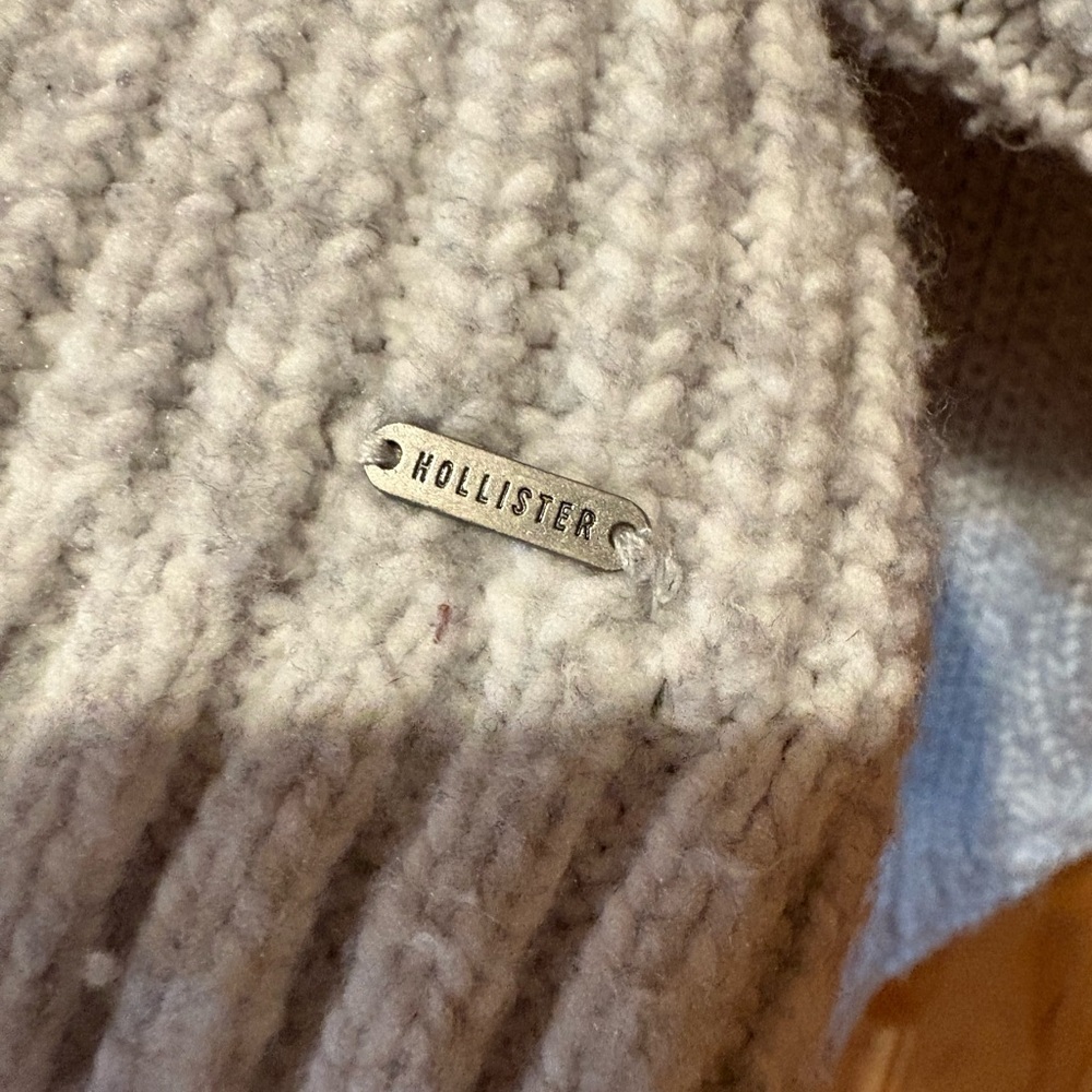 Hollister Light Gray Crew Neck cropped Sweater long sleeve women’s M - Picture 3 of 10